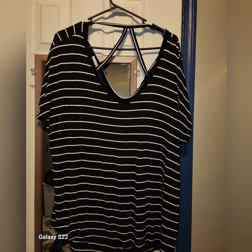 Black & White Striped Shirt, size XL